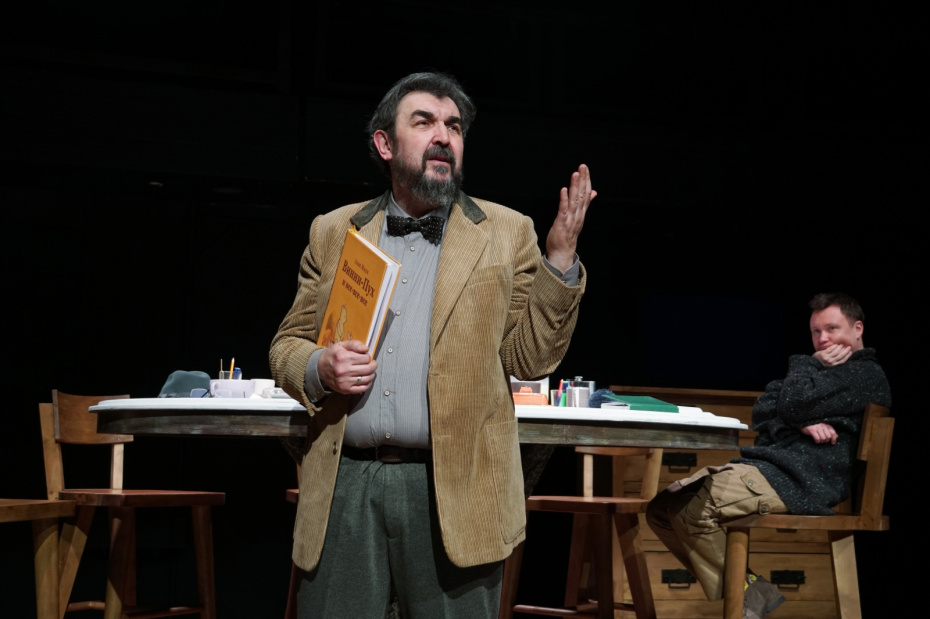 Игорь Золотовицкий в сцене из постановки «Чтения Винни-Пуха», 2022 год