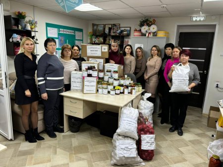 Теплые носки, маскировочные сети, антидроновые одеяла: саратовцы продолжают помогать участникам СВО