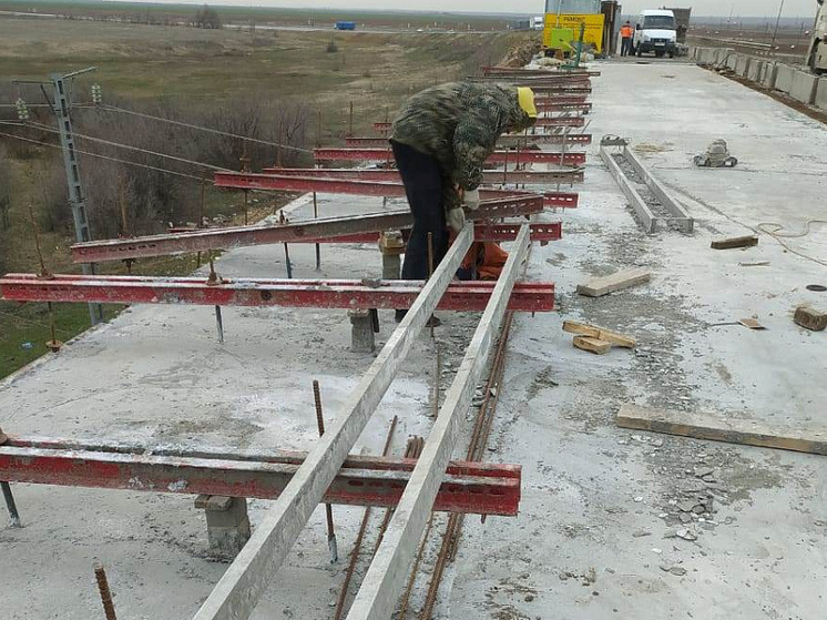 В Волгоградской области отремонтировали на треть путепровод на опорной трассе