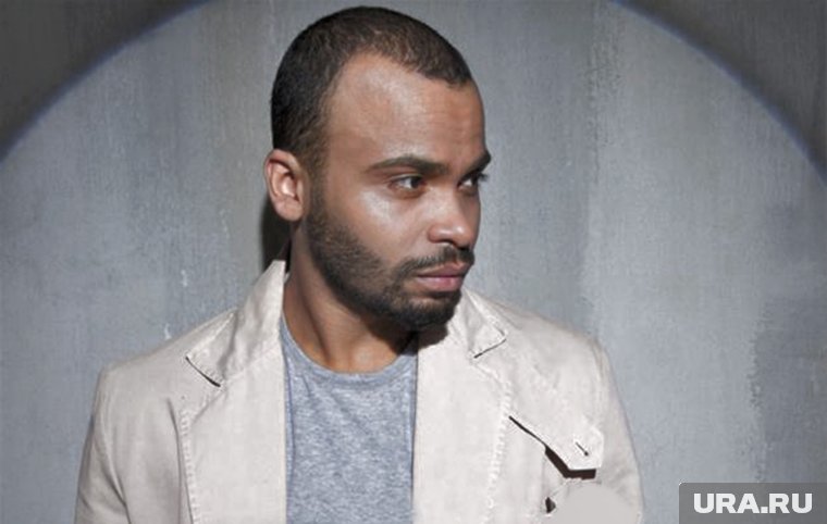 Псевдоним взят от имени отца — Мигель Фернандо Чамблен Месса, по происхождению кубинец