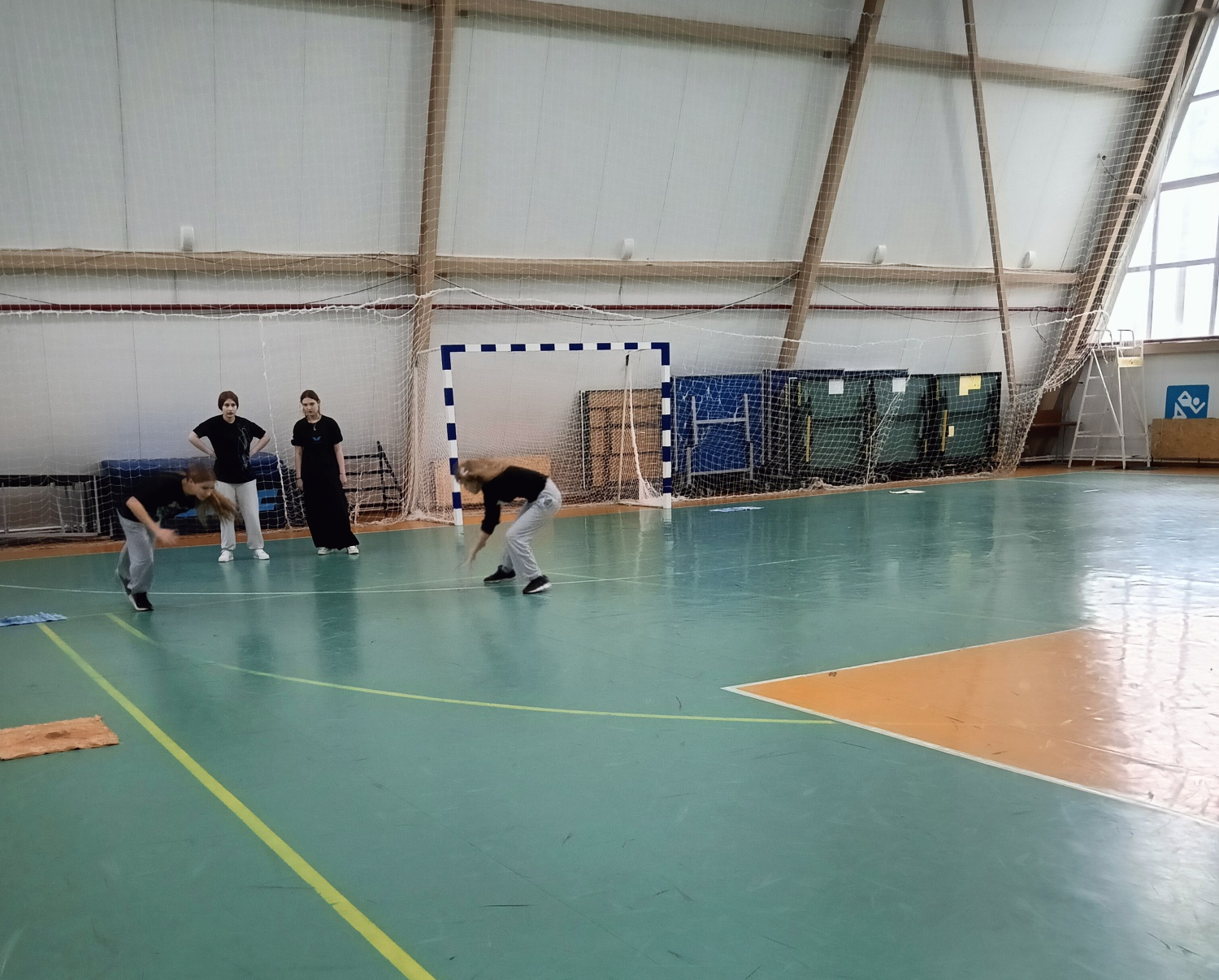 Обучающиеся средней школы с.Вадинск выполняют нормативы ГТО