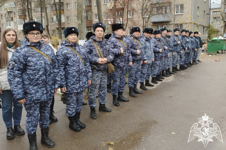 Совместная тренировка сотрудников Росгвардии и МЧС по эвакуации личного состава прошла в Костроме