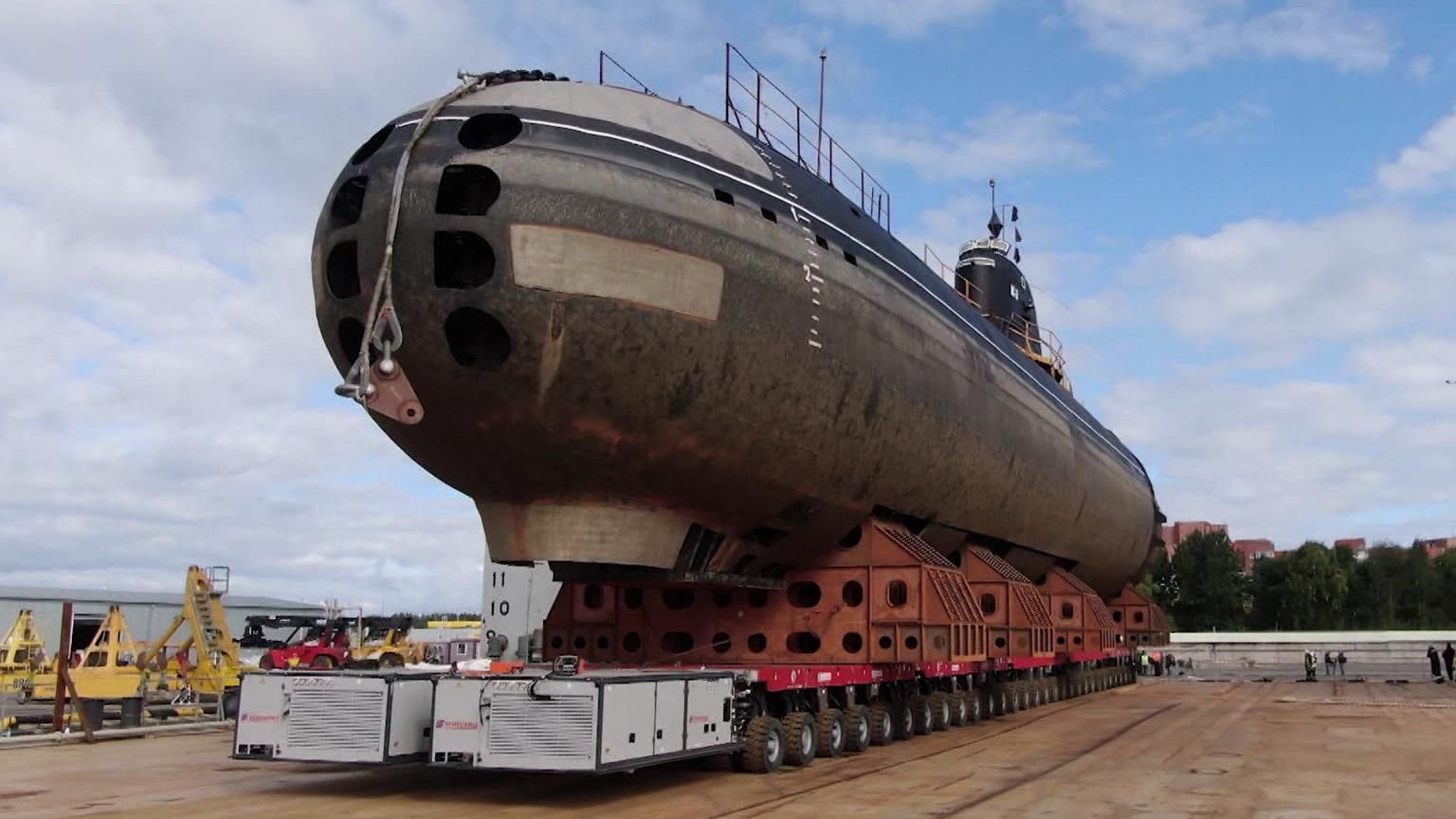 В Кронштадт доставили первую советскую атомную подводную лодку К-3 