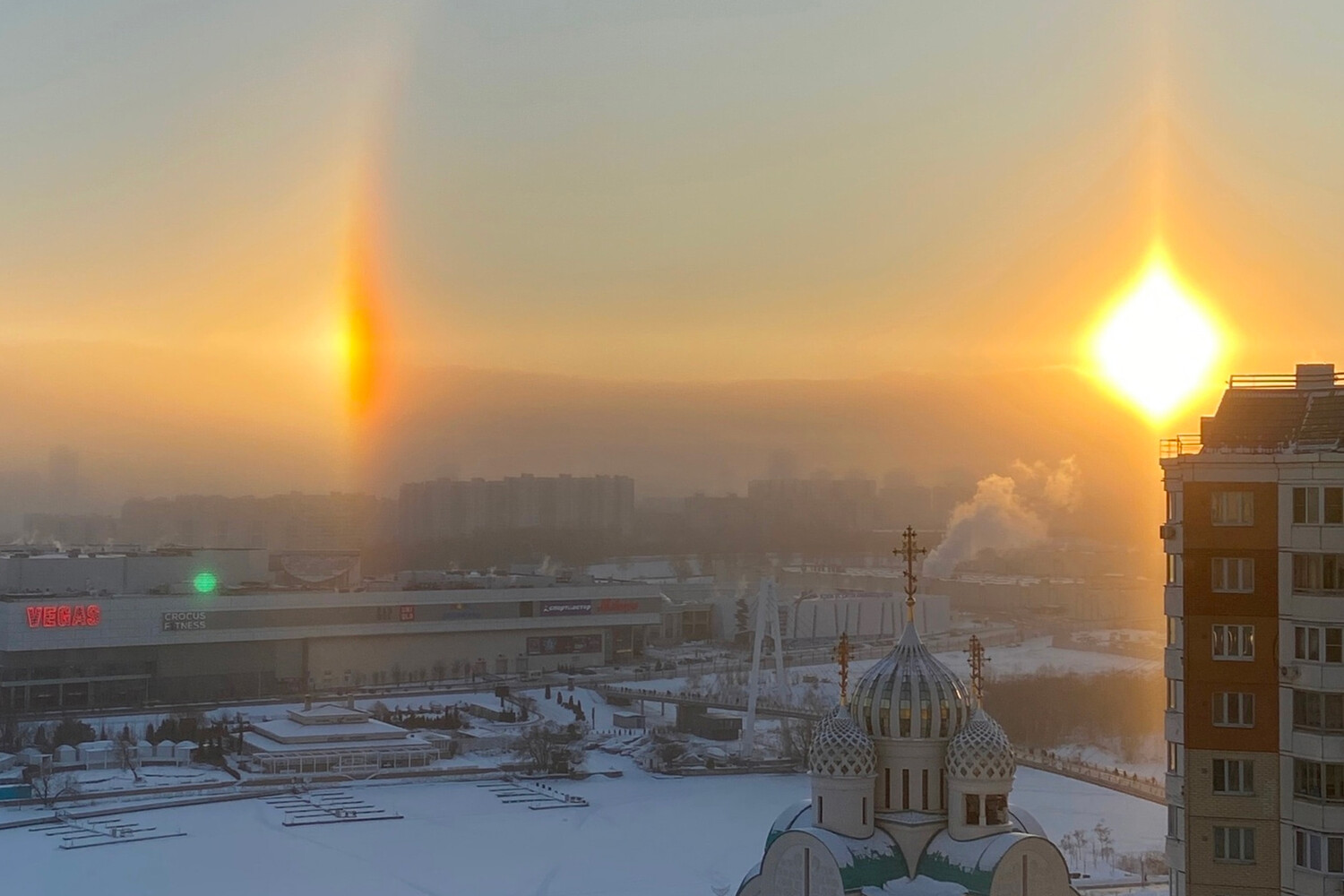 Москва светит ярко