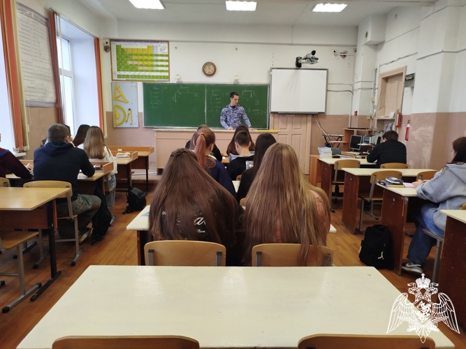 В Юже сотрудники вневедомственной охраны Росгвардии рассказали школьникам о нюансах службы