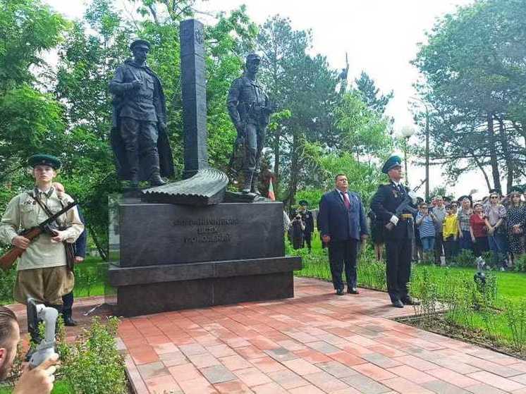 В Волгограде на площади Чекистов открыли памятник пограничникам