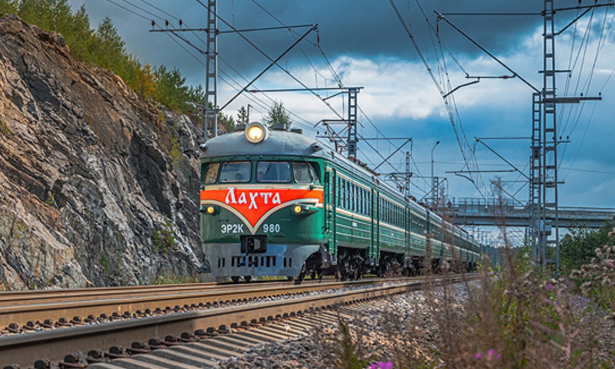 Путешествие на туристическом ретро поезде лахта с 2 по 8. Ретро поезд. Туристический ретро электричка. Яхрома электричка эр2к 980 савеловский. Электропоезд лахта.
