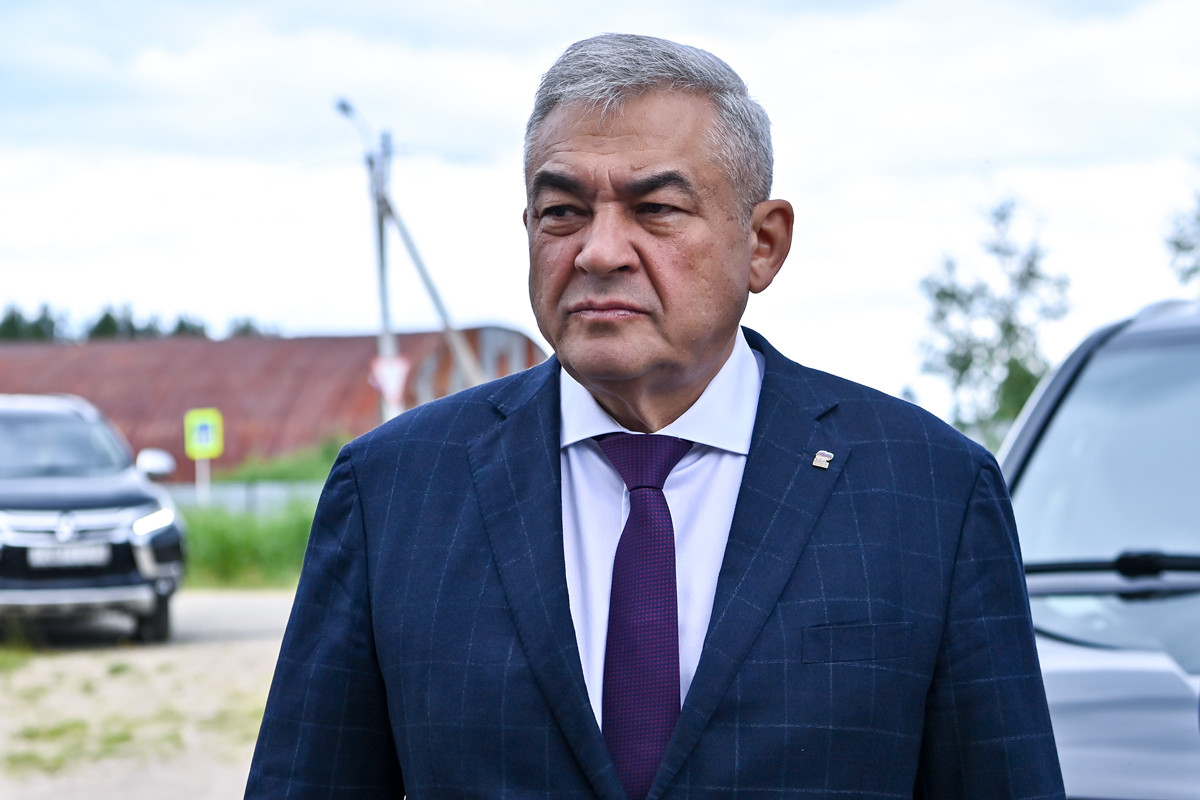Изображение новости "Ростислав Гольдштейн проверил ход строительства ФАПа в Усть-Ухте"