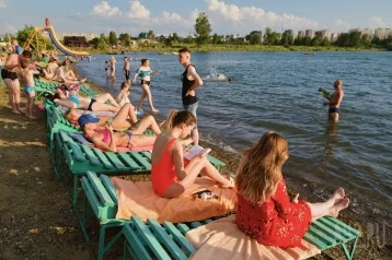 Фото: Мужчина пытался увести двух девочек с пляжа в лес в Красноярском крае 1