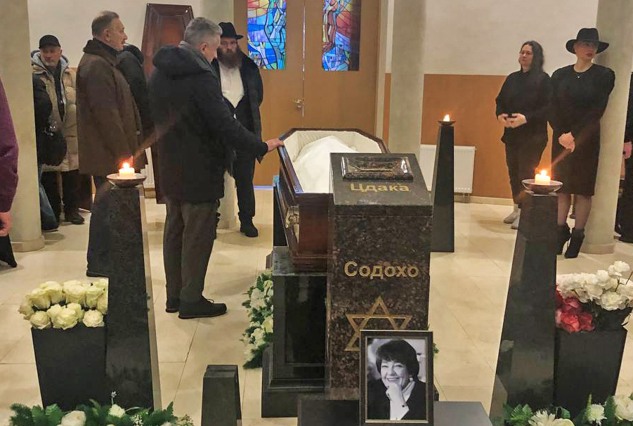 Обстановка в зале прощания с Иреной Лесневской