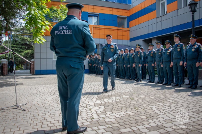 Севастопольские сотрудники МЧС России почтили память героев, павших в годы Великой Отечественной войны