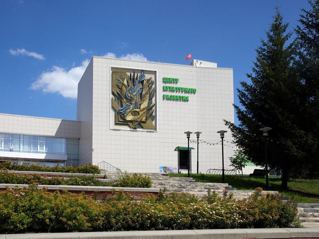 «Орфея» во время ремонта обрамили и сделали подсветку