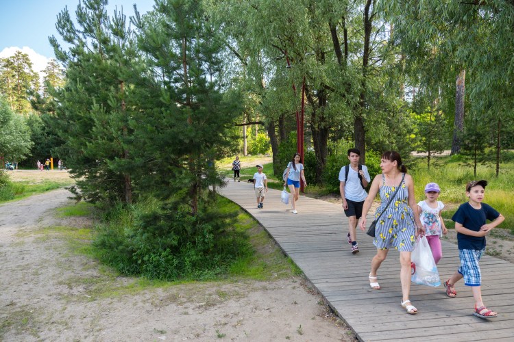 «Для обеспечения управляемости решили придерживаться концепции, что Лебяжье должно стать местом, где ответственные компании будут устраивать не шумные вечеринки, а спокойные мероприятия и тимбилдинги»