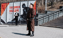 В Улан-Удэ встретили автопробег из Владивостока в Донецк «Одна родина – одна семья!»