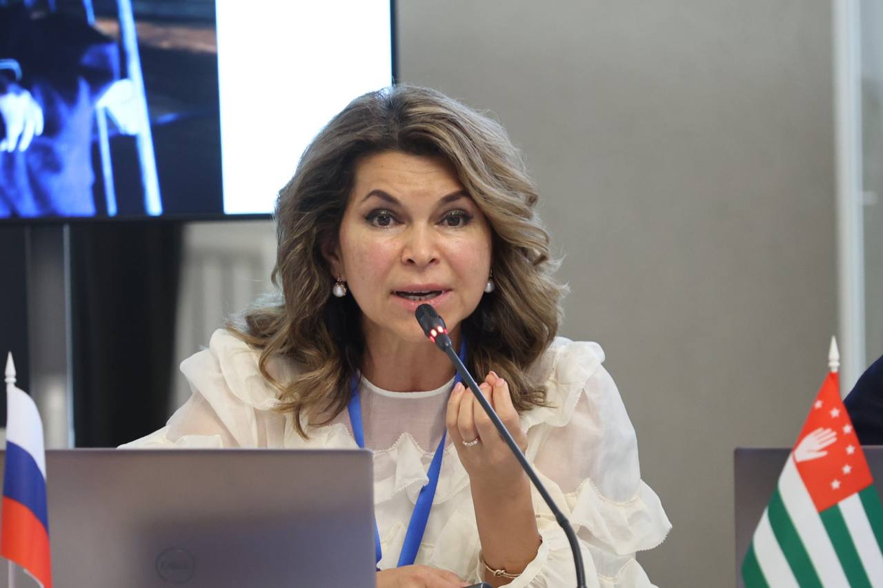 В ТЮЗ имени А.А. Брянцева обсудили влияние театра на семейные традиции7