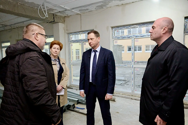 Глава Сочи Андрей Прошунин потребовал от подрядчика завершить капитальный ремонт корпуса гимназии №6 до конца года