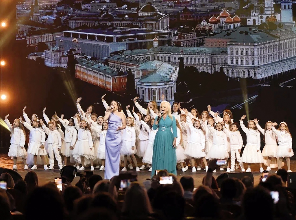 Фото: из личного архива Найли Юровой / Дети Донбасса спели со звёздами эстрады в Центральном академическом театре Российской армии