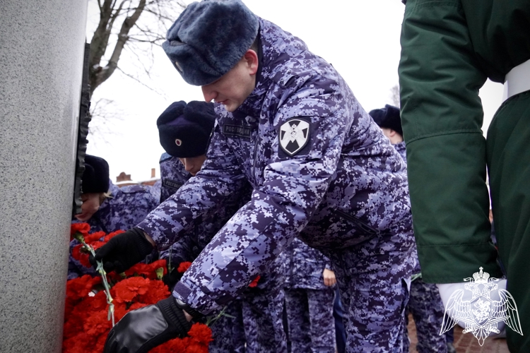 Представители Росгвардии почтили память Героев Отечества в Костроме