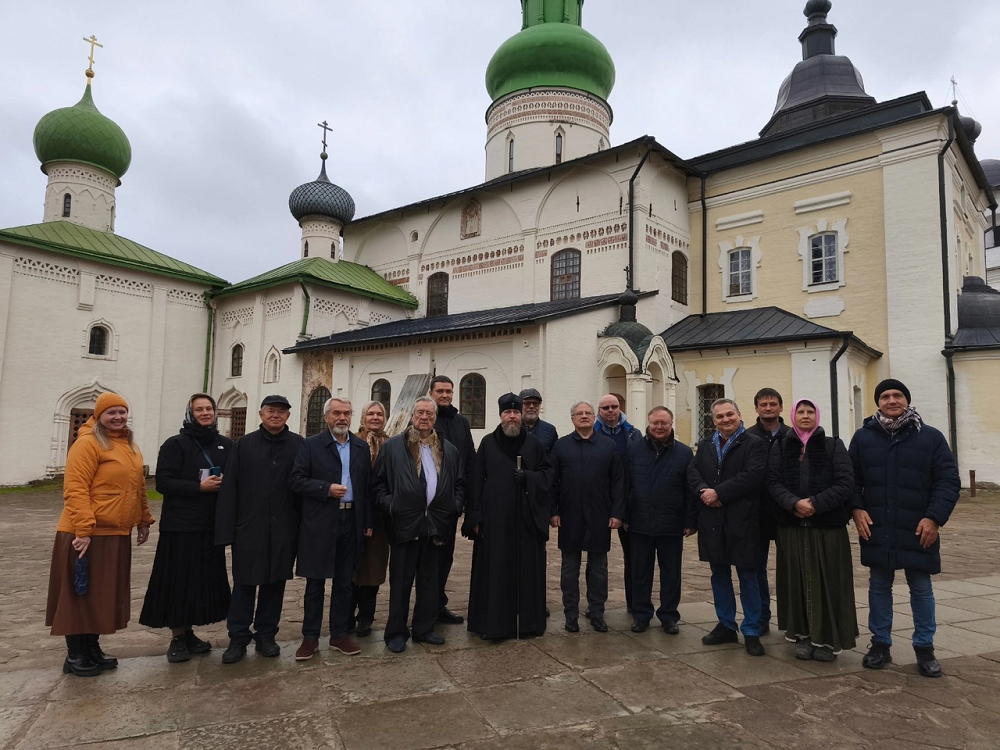 Члены «Изборского клуба» во главе с митрополитом Вологодским Саввой посетили Кирилло-Белозерский монастырь