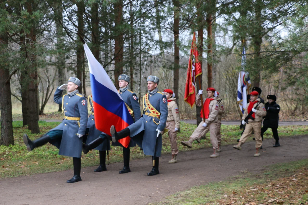 В Павловске открыли памятный знак, посвященный «Роще олимпийских чемпионов»4