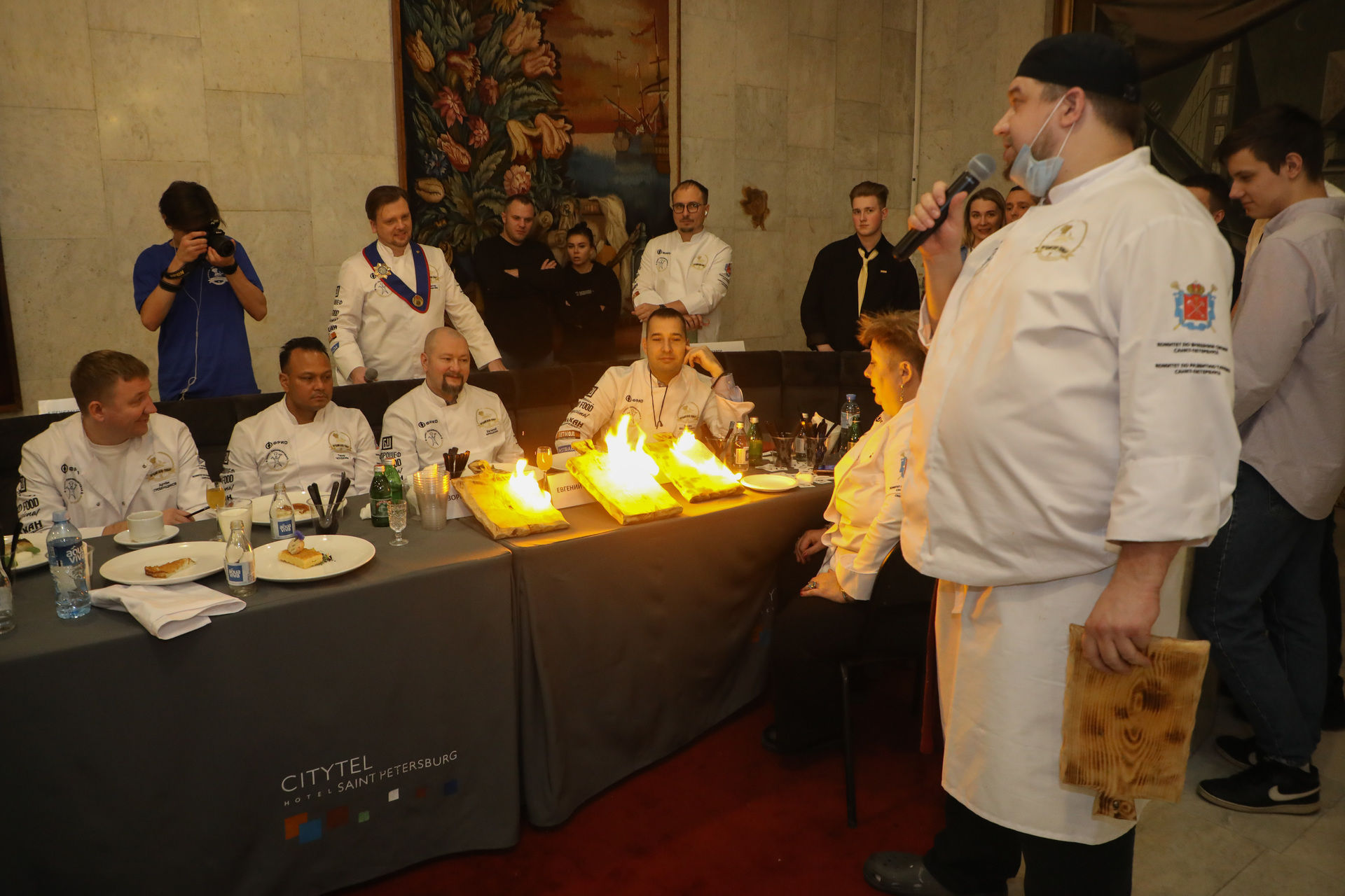 Андрей сулейман шеф повар. Дорогие повара. Шеф повар франсуа кантен спб. Повар в макдональдс. Андрей полесико шеф повар.