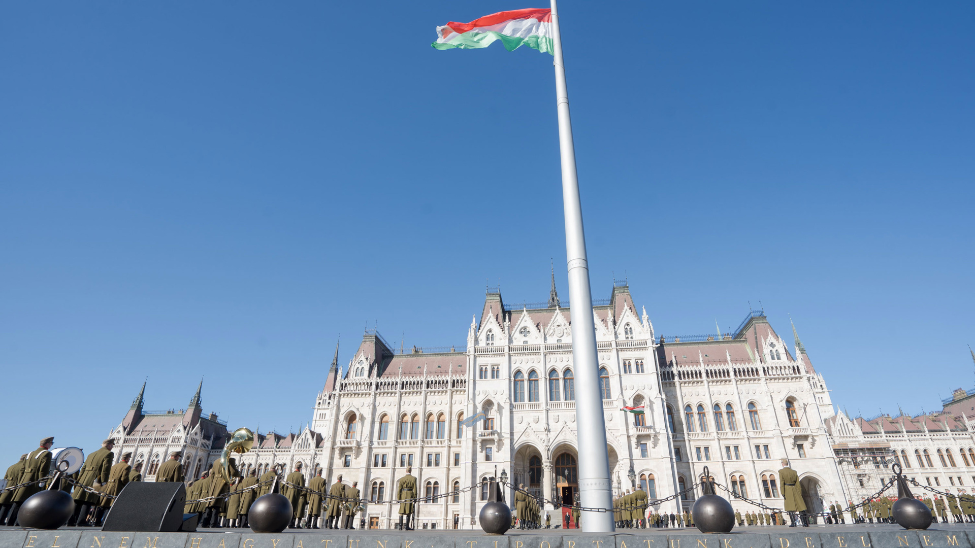 В Венгрии сравнили решение по активам РФ с захватом имущества во Вторую мировую