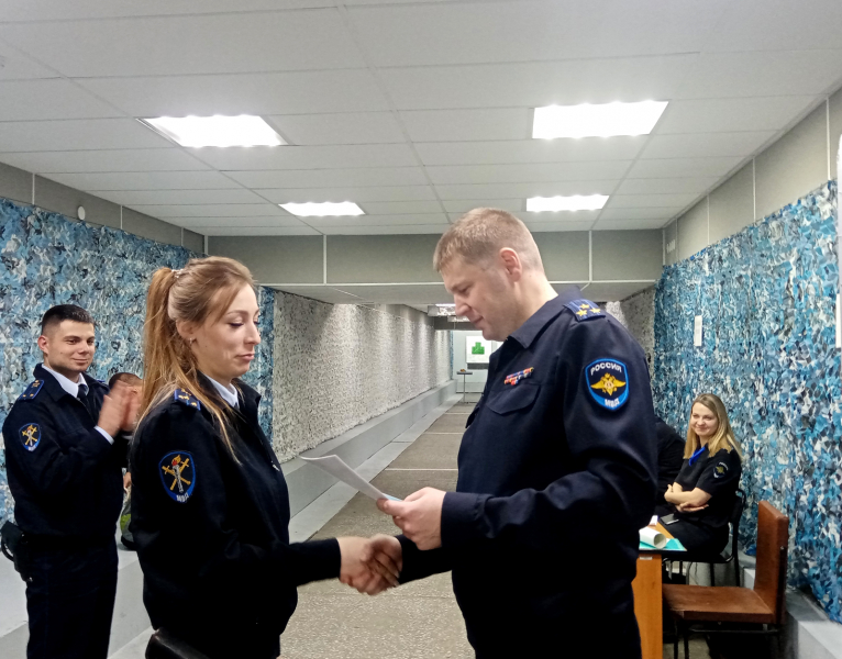 детектив полиции. дело транспортной полиции. сотрудник транспортной полиции на воздушном транспорте. транспортная полиция вакансии. дело транспортной полиции.