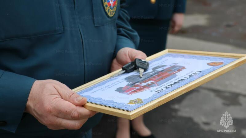 Торжественное мероприятие ко Дню пожарной охраны в Специальном управлении ФПС № 100
