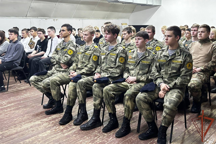 Военнослужащие и сотрудники Уральского округа Росгвардии провели мероприятия в рамках Года защитника Отечества