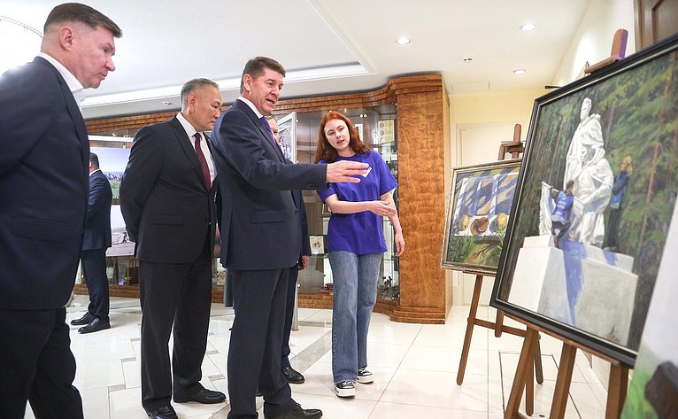 Открытие выставки (15:00, холл 7-го этажа), посвященной проекту по очистке арктических территорий «Чистая Арктика»