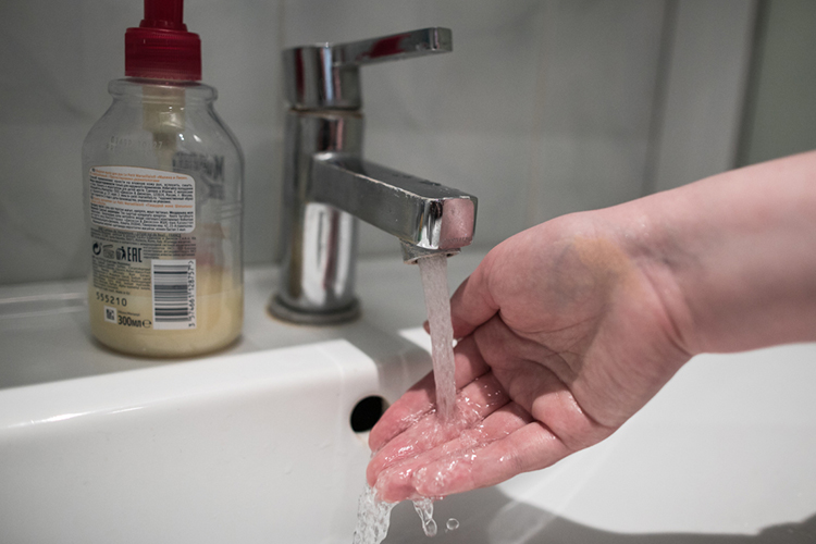 Тариф на холодное водоснабжение вырастет сильнее всего. Сейчас он составляет 34,55 рубля / куб. м, с 1 января поднимется до 35,14 руб./куб.м, а с 1 октября — до 42,17 руб./куб. метр