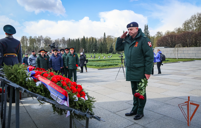 В Санкт-Петербурге росгвардейцы почтили память погибших в годы Великой Отечественной войны