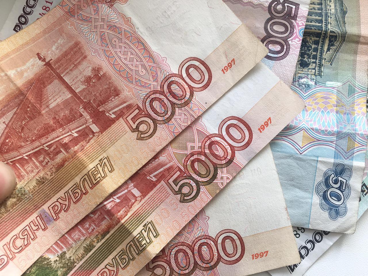 Как заработать 100 000 рублей. Пачка денег. Заработок 100 тыс. 100000 рублей в месяц. Много рублей.