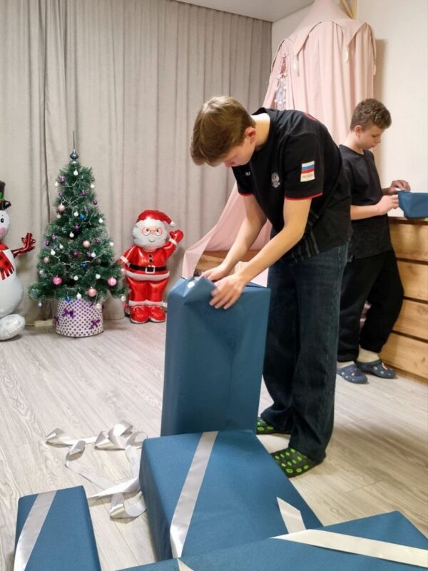 «Ёлка желаний» в Кирове: министр спорта исполнил мечты юных спортсменов