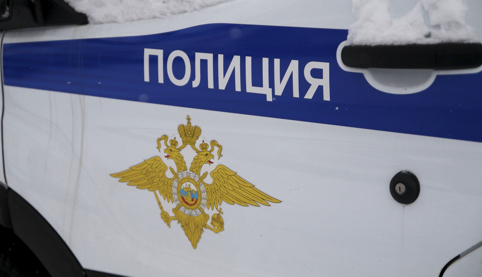 Петербуржец избил полицейского при попытке спасти сына от задержания