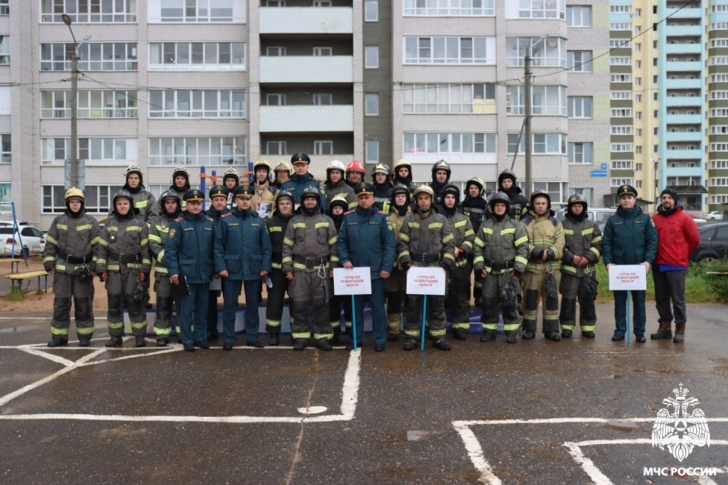 Огнеборцы МЧС России покоряют высотки