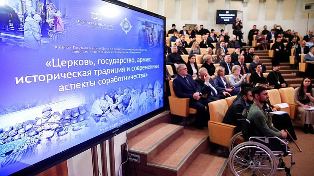 Рифат Сабитов принял участие в круглом столе о задачах общества, власти и церкви в поддержке армии
