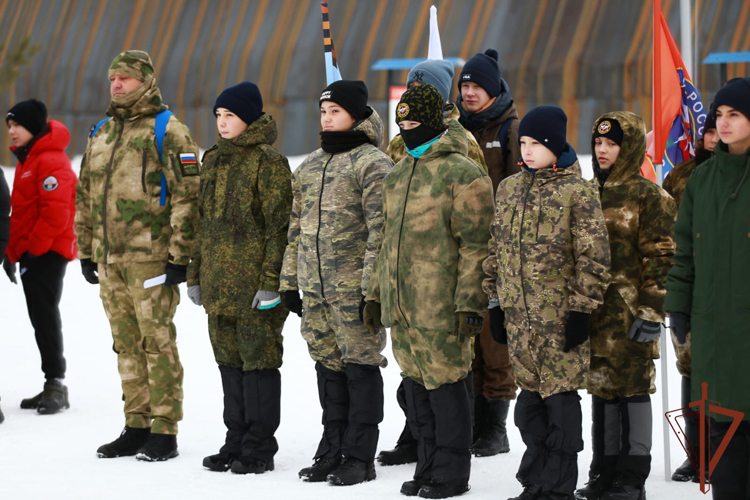 На Среднем Урале военнослужащий Росгвардии принимает активное участие в патриотическом воспитании молодежи