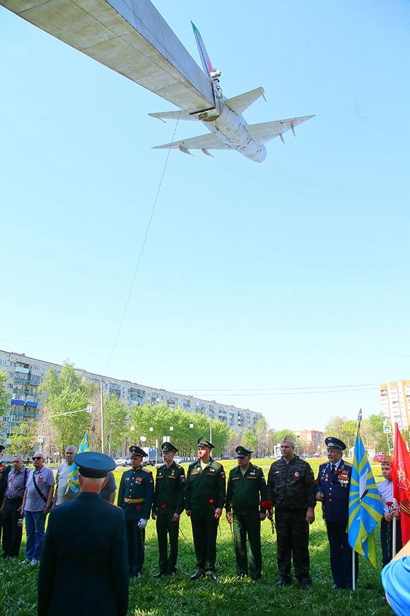 Монумент Самолет в Пензе (3).JPG