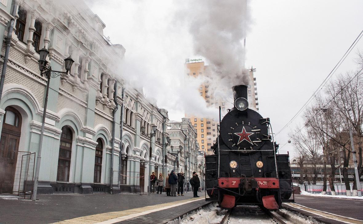 Москва рижская. Рижский вокзал поезд. Рижский вокзал 2000 год. Москва Рижский вокзал поезда. Рижский вокзал Адмирал.