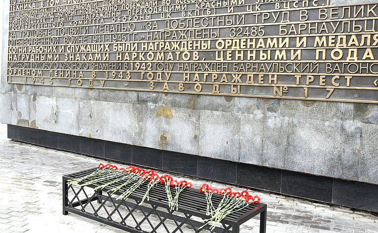 Сенаторы посетили парк в Барнауле в рамках рабочей поездки в Алтайский край