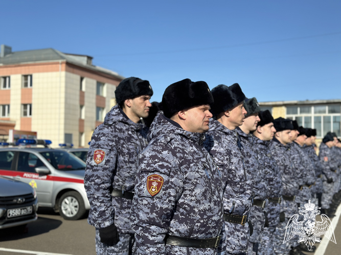 В Красноярском крае сотрудникам вневедомственной охраны Росгвардии вручили сертификат на новые служебные автомобили