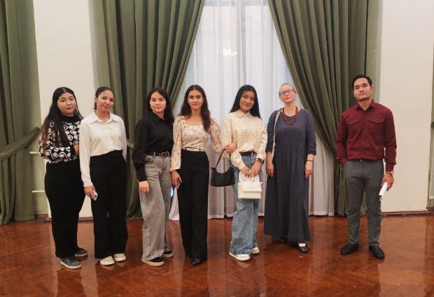 Иностранные обучающиеся подготовительного отделения МИМОС ВГМУ им. Н.Н. Бурденко впервые посетили Воронежский государственный театр оперы и балета