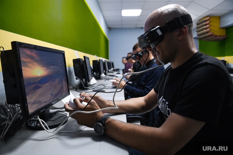 Пилоты коптера. Fpv-дронов. Оператор fpv дронов обучение. Беспилотники в московской области. Пилот дрона.