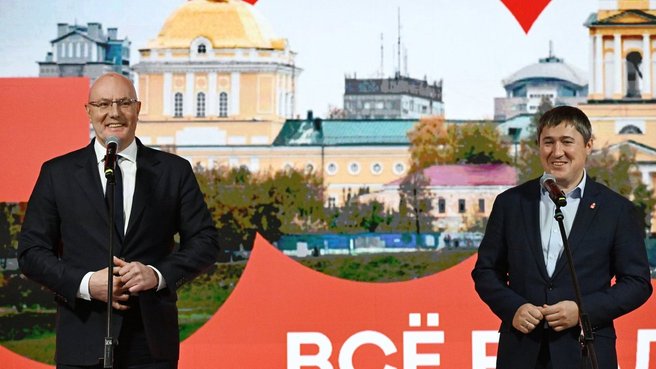 Дмитрий Чернышенко на Международной выставке-форуме «Россия» принял участие в церемонии награждения за организацию и проведение мероприятий в рамках юбилея Перми