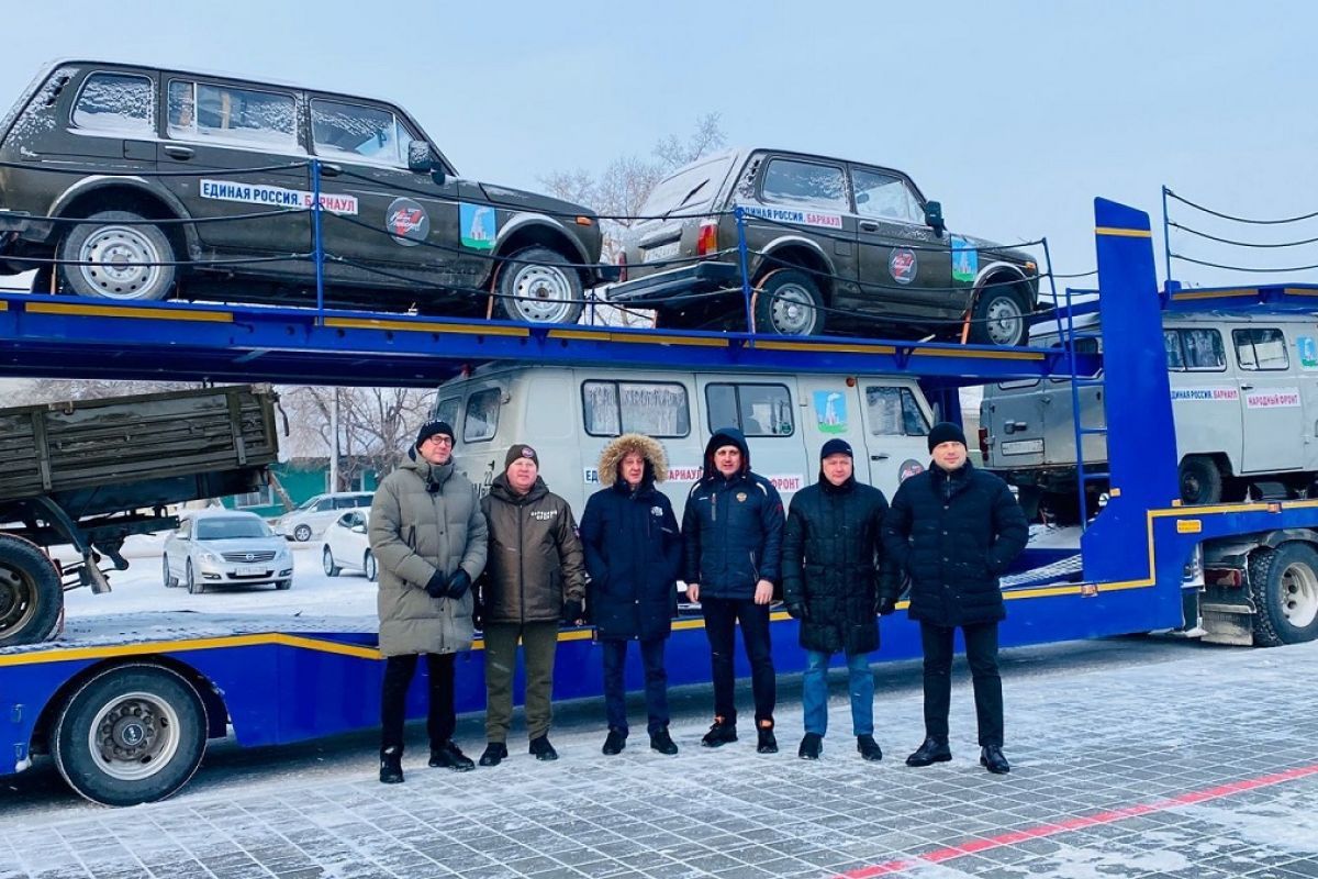 Спецтехника, одежда, продукты: &laquo;Единая Россия&raquo; собрала и отправила в зону СВО очередную партию помощи