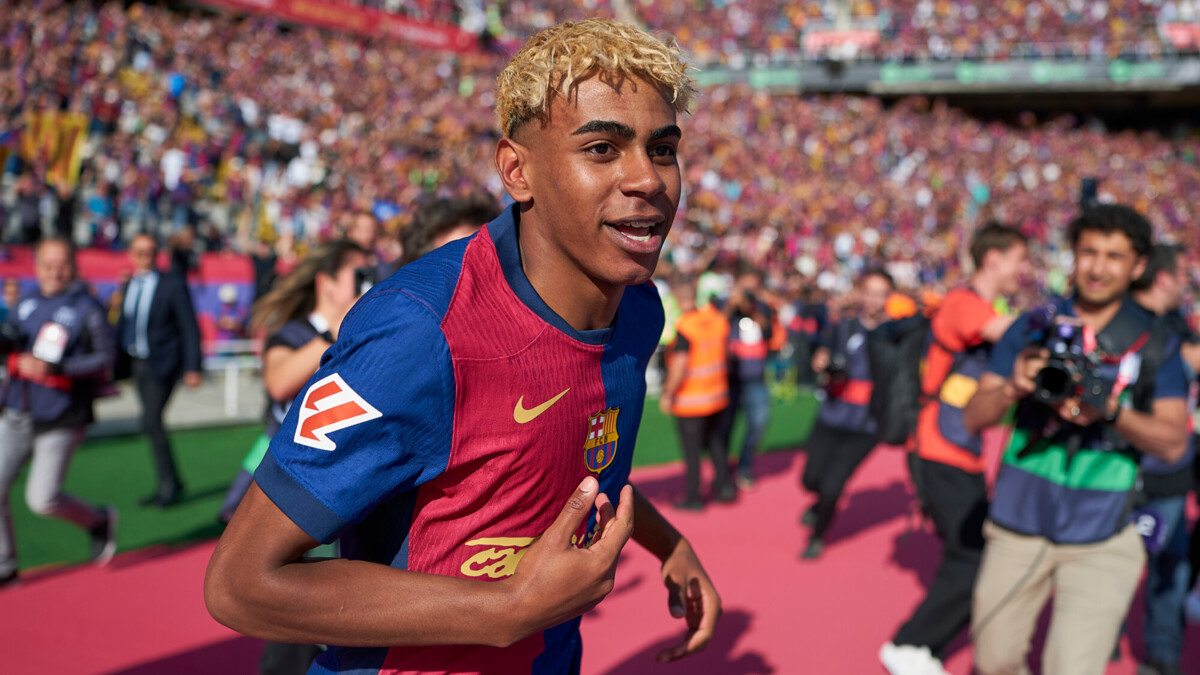 Ямаль получил в «Барселоне» 10‑й номер, под которым ранее выступал Месси