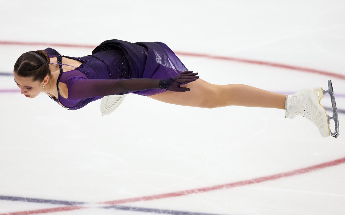 Состав команд по прыжкам фигурное катание. Александра трусова фигуристка 2022. Елизавета туктамышева олимпиада 2022. Анна щербакова 2022. Сборная россии по фигурному катания 2021.