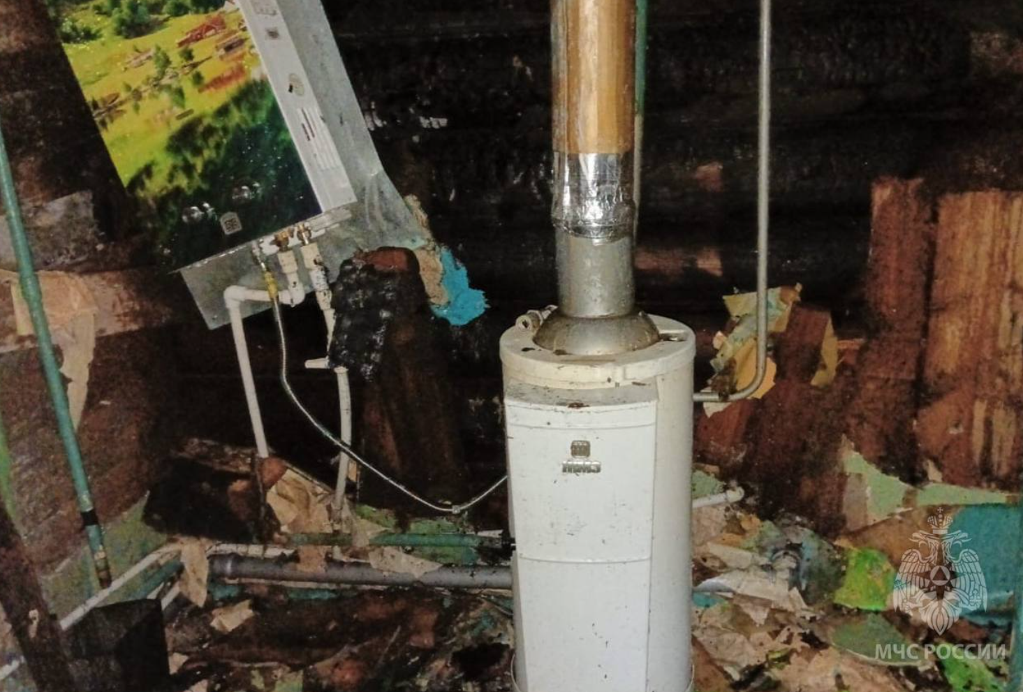 Частный дом на две семьи сгорел в Иванове из-за неисправности газовой колонки