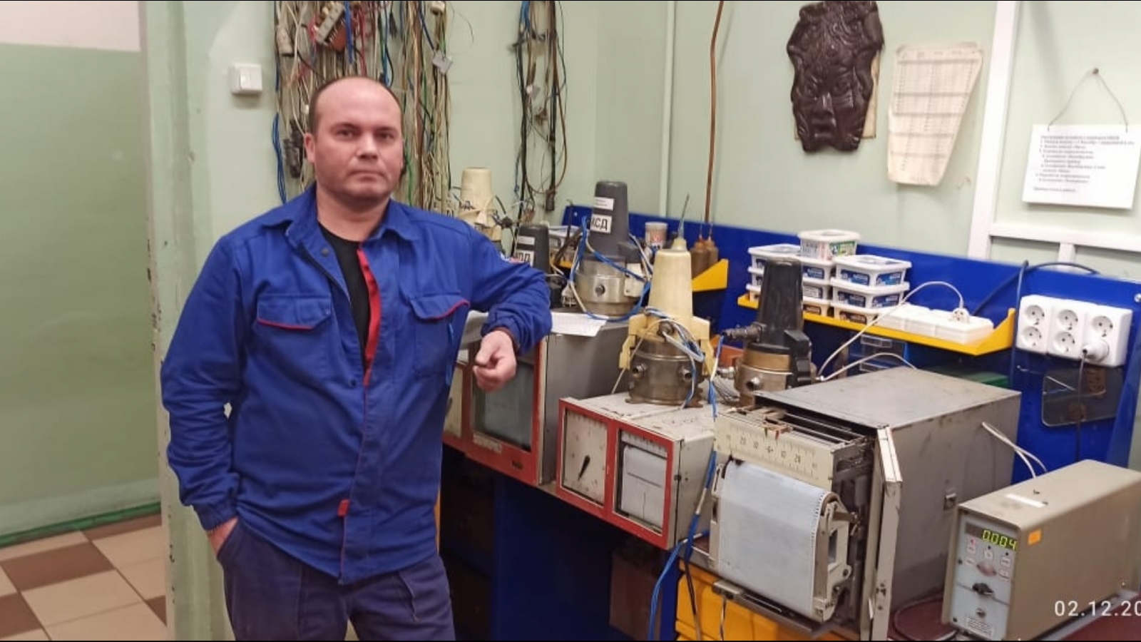 Работа в мурманске для мужчин. Рабочее место электрослесаря. Работа в Мурманске. Электрики РСО. Электрослесарь Россети.
